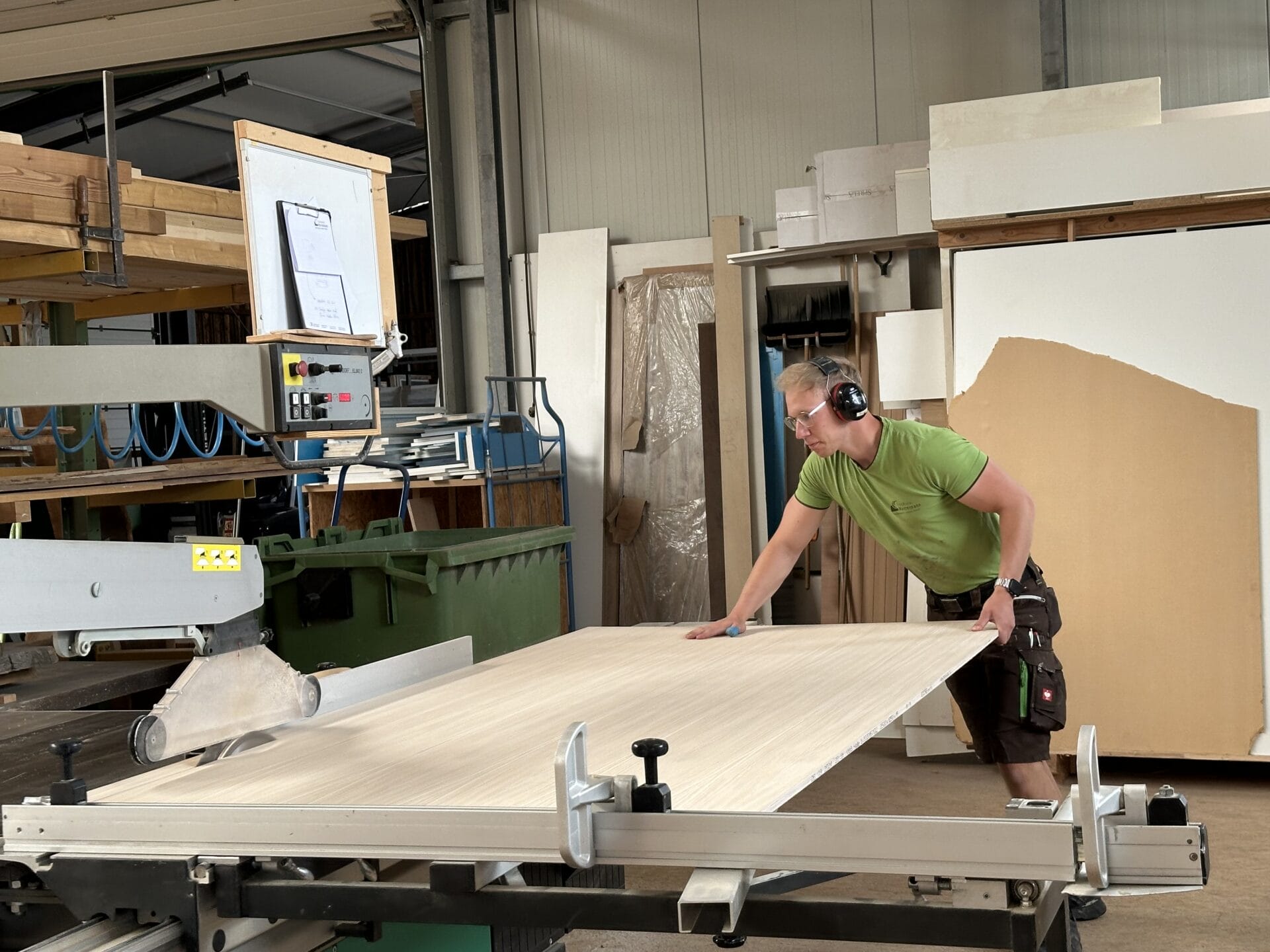 Tischler bei der Arbeit